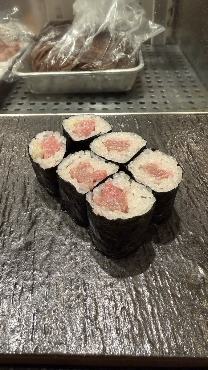 【関東圏】秋田ゆかりの飲食店紹介

【鮨さ々しま】

最寄り駅：豪徳寺
ジャンル：寿司
👹：大将が美郷町出身
おすすめメニュー：にぎり

代々木八幡の名店で働いていた職人お2人が独立して始めたお店。
市場から仕入れる新鮮なネタと、絶妙な味付けの酢飯の組み合わせに舌鼓。

#秋田食材
#秋田出身