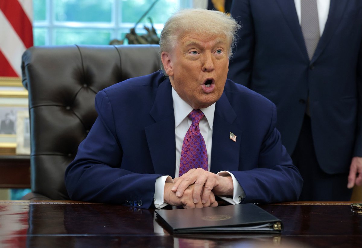 Cerfiakoff's tweet photo. 🚨 ALERTE INFO 🇺🇸🌍

Donald Trump déclare que l'Afrique ferait "une excellente base arrière pour l'armée des USA", que ce territoire est "nécessaire à la sécurité des États-Unis" et qu'il "finira par la posséder" de manière pacifique ou par la force. https://t.co/Gdq2Jj015w