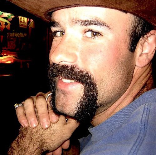 horseshoestache tweet media