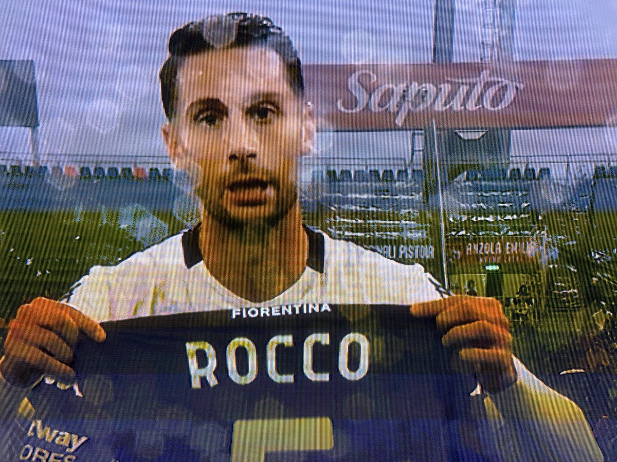 SpecialeLuca's tweet image. Pioggia, lacrime, rabbia, qualità, orgoglio ! 
Quante storie sei #Fiorentina …maledetta, pazza  e mai banale sarà per questo che non guarisco 💜