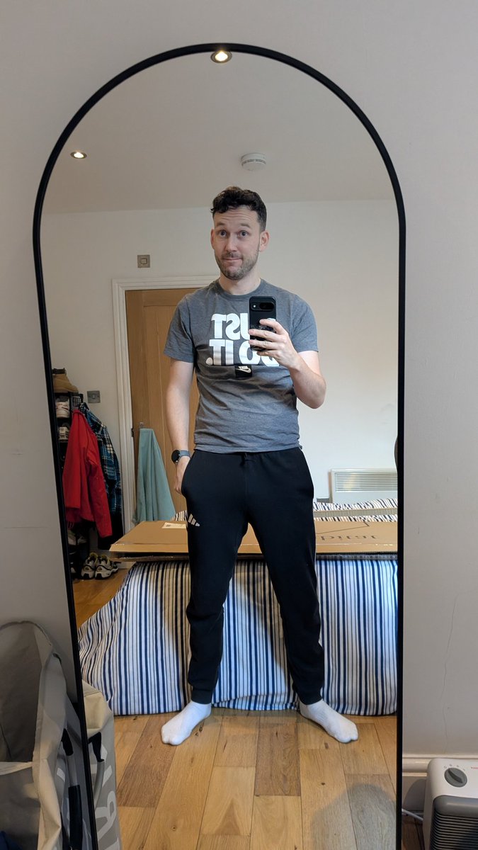 Decided that as i keep posting mirror pics, i needed a better mirror