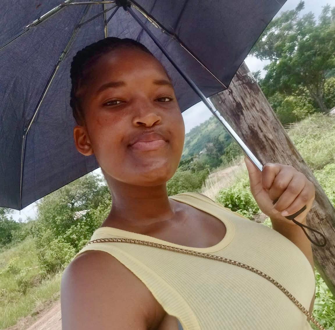 AdvoBarryRoux's tweet image. Andiswa Maphumulo, (19) was last seen on 13 Jan 2026 ko Mgezengwane in Emona, KZN around 03:00. Her sister woke up to drink water &amp;amp; she didn’t find her. The main door was found unlocked, while the burglar gate remained locked. For any info call 086 1234 333 

Repost For Awareness