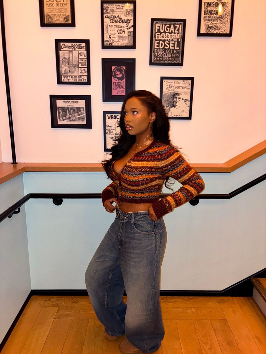 TeaTimeWithTiny's tweet image. 