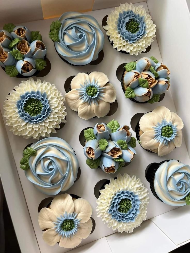 heart_jpg's tweet image. buttercream flower cupcakes 🧁