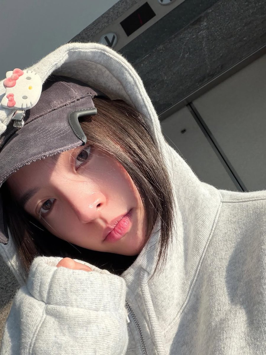 irsshia's tweet image. Besok sudah Senin. 🥲