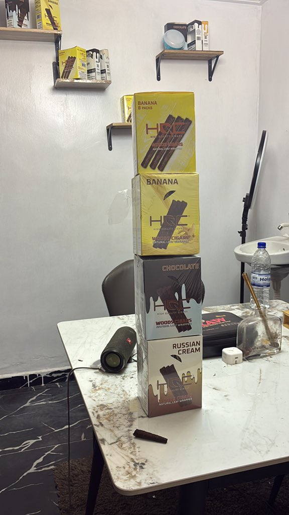 UrglyGramm's tweet image. All you have to do is to follow @HQC_hub ..

Lots of woods to give for free to the stoners.. 

Like and retweet 🤝