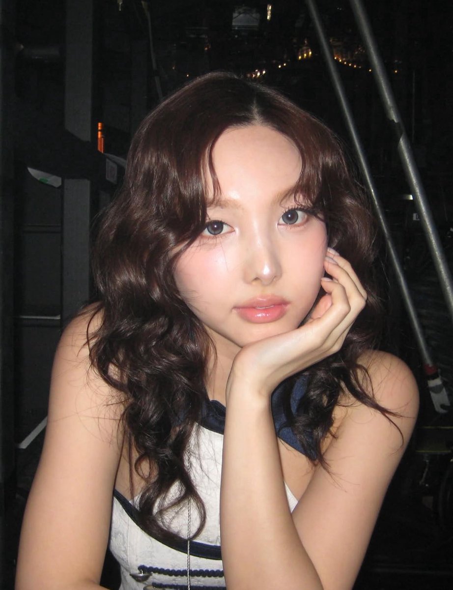 pinkdoggo29's tweet image. 260118🐰📸 (1) 

NY via @. bit.boot_haeram (makeup artist) 

“Seattle day1 @.nayeonyny💙” 

#NAYEON #TWICE #트와이스