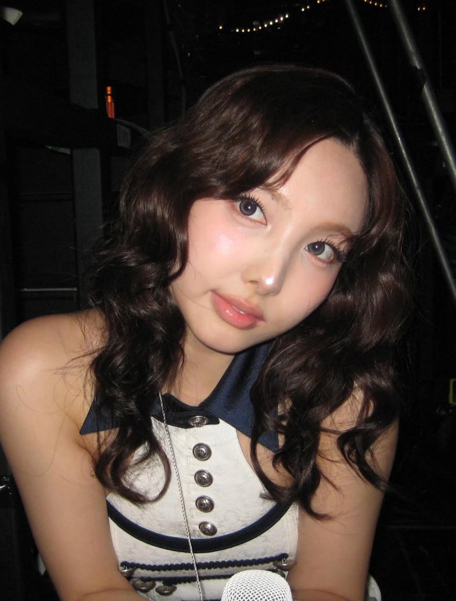 pinkdoggo29's tweet image. 260118🐰📸 (1) 

NY via @. bit.boot_haeram (makeup artist) 

“Seattle day1 @.nayeonyny💙” 

#NAYEON #TWICE #트와이스