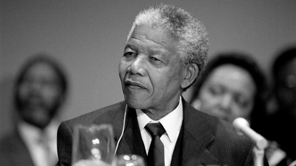 ONUBrasil's tweet photo. “É tão fácil quebrar e destruir. Os heróis são aqueles que fazem a paz e constroem.” - Nelson Mandela
🕊️ Descubra mais sobre a vida e o legado de #Mandela: https://t.co/kkneuHxaKP
#SimÀPaz #CompartilheHumanidade https://t.co/yAKS6AYBCk