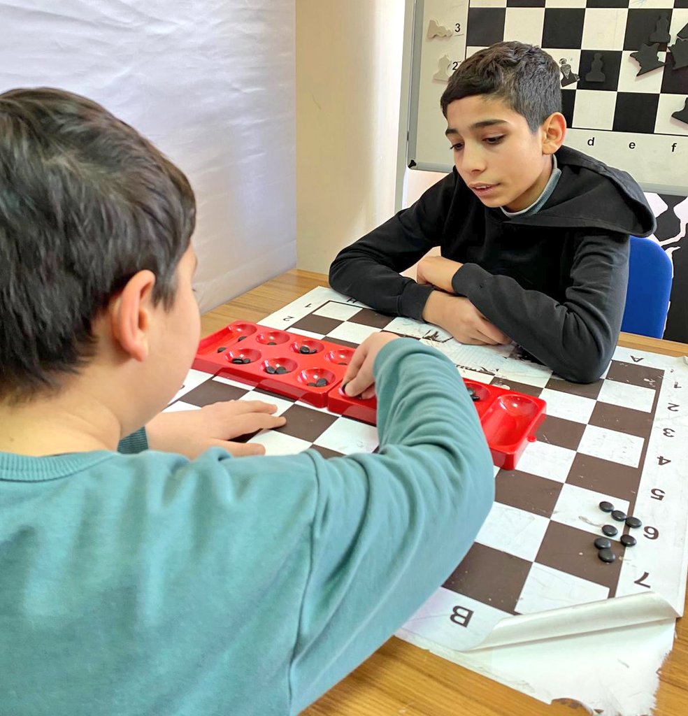 Akıl ve zekâ oyunları eğitimi alan gençlerimiz; problem çözme, stratejik düşünme ve sabır becerilerini oyunla geliştiriyor.

Düşünen ve üreten bir nesil için öğrenmeye devam! ♟️🧠

#AkılZekaOyunları

<a href="/OA_BAK/">Dr. Osman Aşkın Bak</a> 
<a href="/gencliksporbak/">Gençlik ve Spor Bakanlığı 🇹🇷</a>