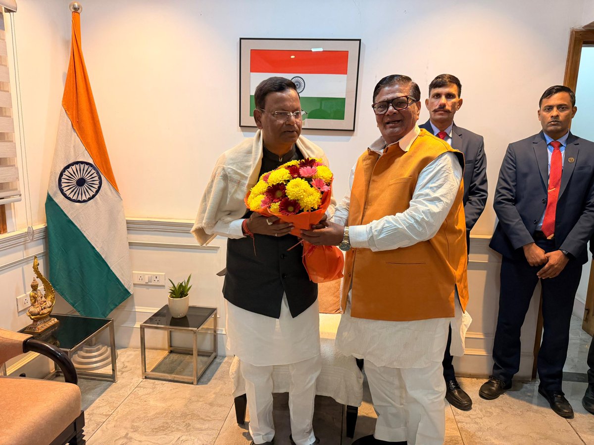 📍 नई दिल्ली

आज नई दिल्ली में भारतीय जनता पार्टी उत्तर प्रदेश के माननीय प्रदेश अध्यक्ष श्री पंकज चौधरी जी के आवास पर पहुंचकर शिष्टाचार भेंट की।

मार्गदर्शन एवं आत्मीय स्नेह के लिए माननीय प्रदेश अध्यक्ष जी का हृदय तल से आभार।

<a href="/bjp4india/">BJP</a>  <a href="/bjp4up/">BJP Uttar Pradesh</a> @pankajmaharajganj