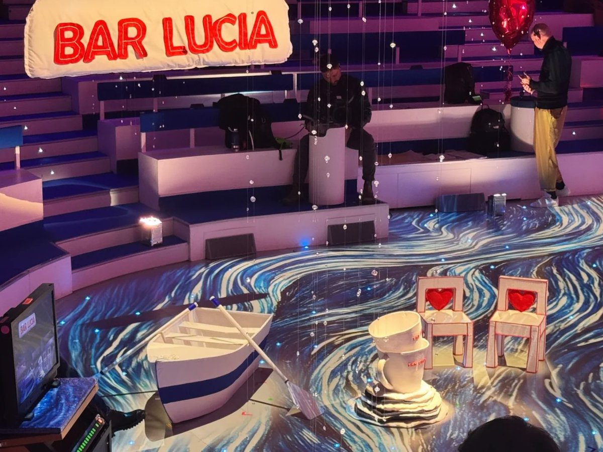 daqstudio's tweet photo. Studi Titanus-Elios in Roma
C'è Posta per Te 2026 ed. 29
Ideazione scene: DangeloQuerzola -DAQstudio di Lucia D'Angelo e Cristina Querzola
Conduzione:Maria De Filippi
Produzione:Fascino pgt
Regia:Paolo Carcano 
Dop:Marco Vignanelli 
#DAQStudio #CePostaperTe #BACKSTAGE #peopleshow https://t.co/Ag5D8FUi4j