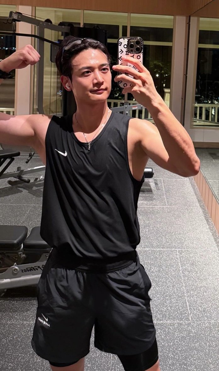 Zolshinee2min_5's tweet image. 260118 Minho ins update 
Indonesia Jakarta 
🏃‍♂️🏃‍♀️🏃
#샤이니 #SHINee #Minho  #민호