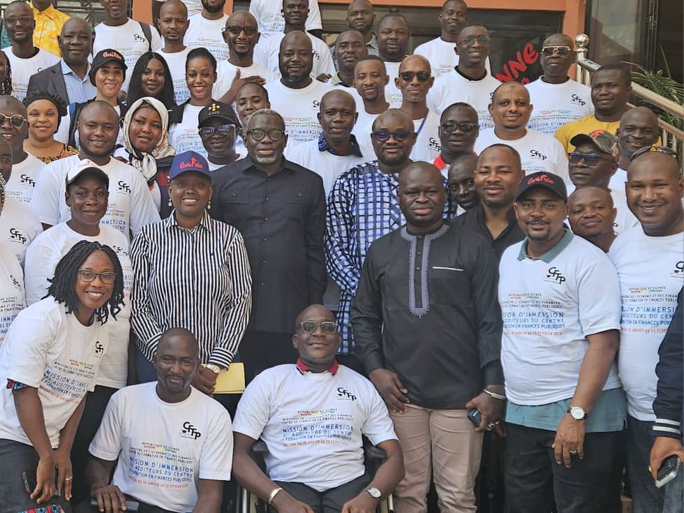 Gando444's tweet photo. Départ ce matin des auditeurs du CFFP pour l’Université Fouray Bay de Sierra Leone. https://t.co/LndNj1dqFW