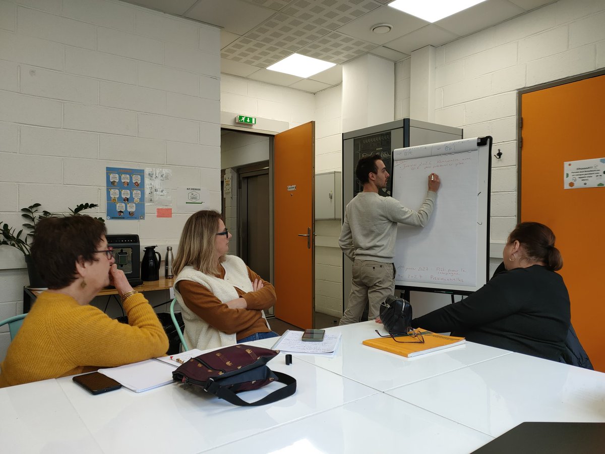 Fin du 1er week-end de formation de la promotion Gisèle Halimi organisée par l'Académie Léon Blum.
Travaux de réflexion sur les statuts du PS et le calendrier de mise en œuvre des réformes possibles.

#promotiongisèlehalimi
#partisocialiste