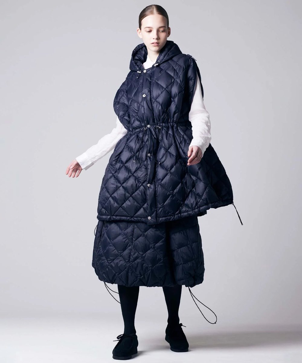 この800FPのダウンのセットアップ、ケープが19,800円、スカートが¥11,880円って値段バグってて驚愕過ぎるんだが。恐るべしTAION。