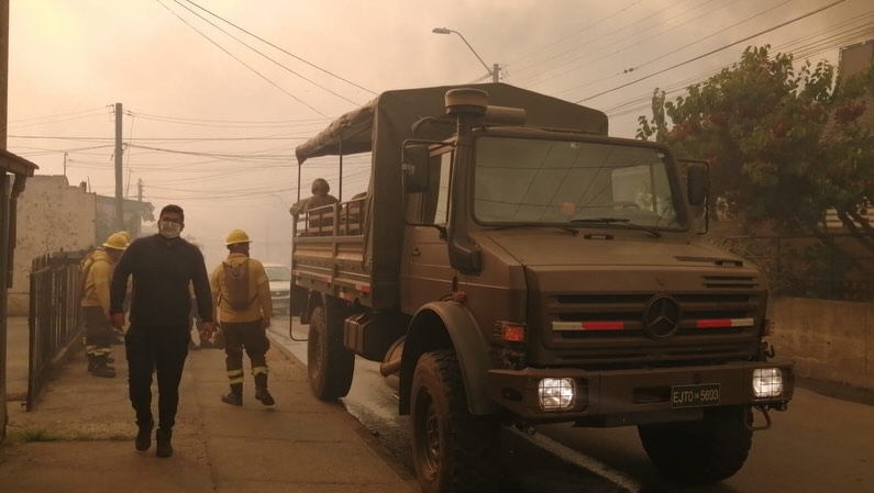 🇨🇱 | El Ejército de Chile desplegado en #Penco para combatir los incendios forestales