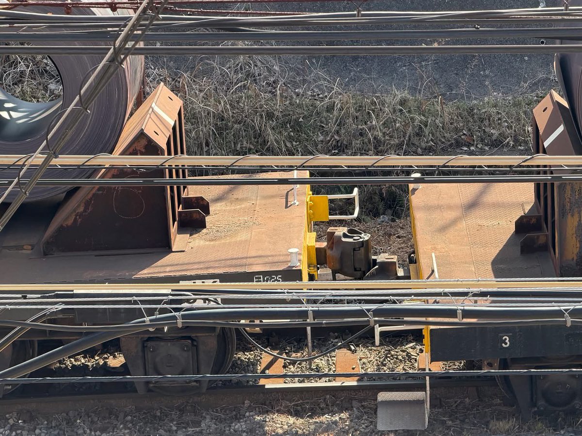 あーららー 積み荷的落ちると大変だろうなー