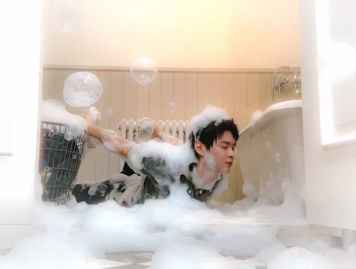 EUNSEOK_TH's tweet image. Levitating song eunseok 💆🏻‍♂️