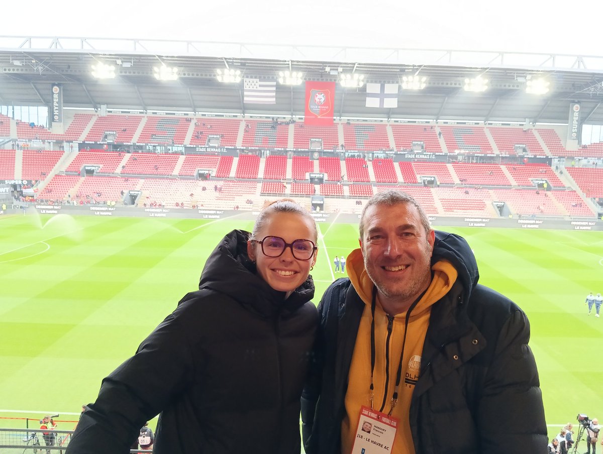 Bienvenue au Roazhon Park avec <a href="/Ro_Enguehard/">Romane</a> 

Rendez-vous après les infos de 17 h sur <a href="/ici_hnormandie/">ICI Normandie (Seine-Maritime - Eure)</a> pour vivre ensemble <a href="/staderennais/">Stade Rennais F.C.</a> vs <a href="/HAC_Foot/">Havre Athletic Club ⚽️</a> 

Bon match à toutes et à tous