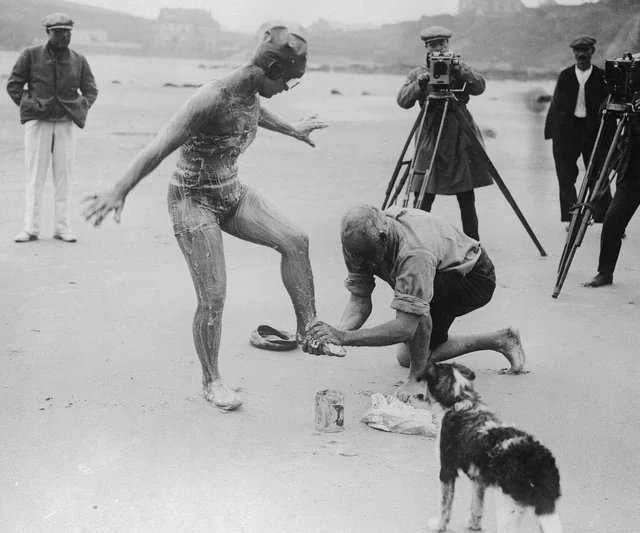historyinmemes's tweet photo. On August 26, 1926, Gertrude Ederle made history by swimming across the English Channel. Completing the grueling journey in 14 hours and 31 minutes, she shattered the existing men’s record of 16 hours and 33 minutes. https://t.co/sKQ8IhPAjN