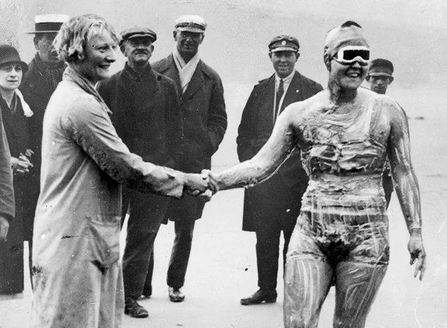 historyinmemes's tweet photo. On August 26, 1926, Gertrude Ederle made history by swimming across the English Channel. Completing the grueling journey in 14 hours and 31 minutes, she shattered the existing men’s record of 16 hours and 33 minutes. https://t.co/sKQ8IhPAjN