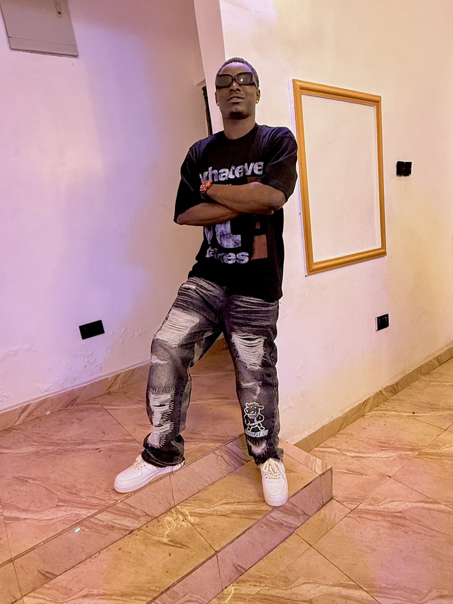 Emmysoft217's tweet photo. Happy new year famz 😎❤️ https://t.co/FiukDnz3N3