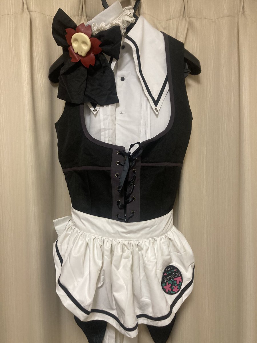 昨日のアレ。あったよー衣装!
ネクタイと襟の先端にかけるチェーンが行方不明だけど、それくらいは自作で余裕。
またオトスキのユキやりてえなぁ。
あとはサイズ。この衣装女性Lサイズで、ユキコスしてた時はブカブカだったけど、今は入りますかね…()
思い出の衣装。これも捨てられないなぁ。