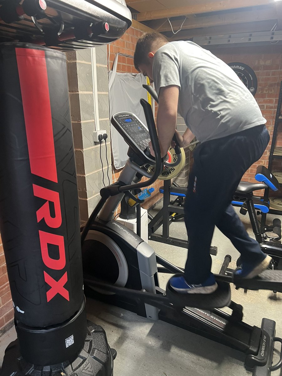 GorillaManFitn1's tweet photo. Training with Rufus and Ben this afternoon on Fernwood 💪🏋️‍♀️ #personaltrainingsession #onetoonetraining #communityfitness #rdxsports #homegymworkout #fitnessjourneyinprogress https://t.co/6aUOEneaDW