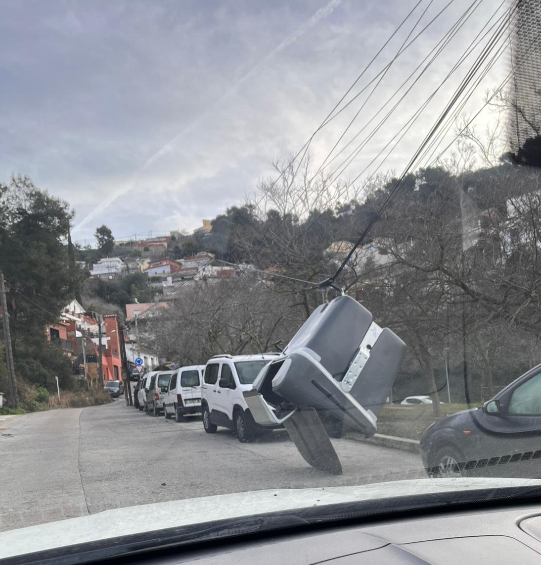 JordiGuiradoVOX's tweet photo. Nadie puede negar que el nuevo servicio de basuras es multidisciplinar.
Hoy en St.Cugat (Les Planes) nos han deleitado con otra performance al mejor estilo malabarista.
¡Gracias, gobierno municipal, por su capacidad de entretenernos! https://t.co/aiuCo6bmqD