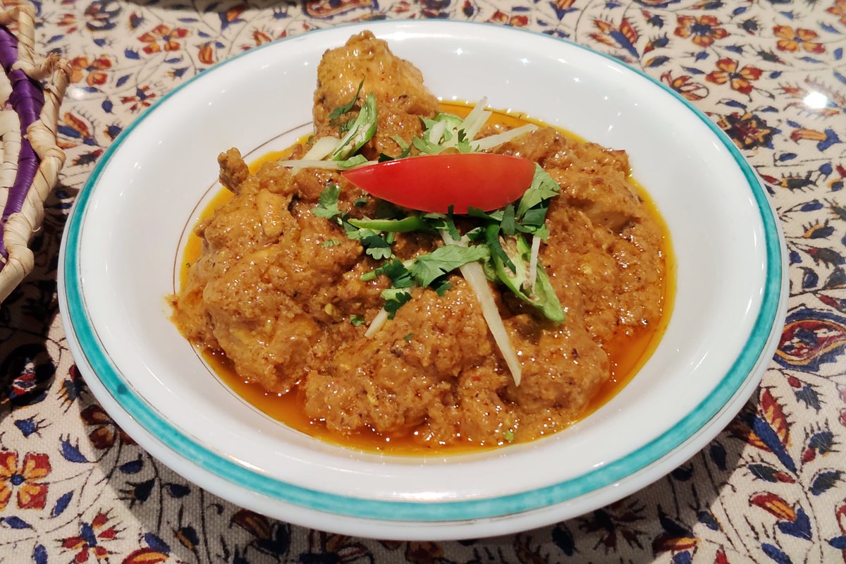 Y_Tags69's tweet photo. 17日の晩ごはんは、
西新宿「ナワブ ダイニングカフェ」にて「CHICKEN MULTANI」。

別の店とはいえ、昼夜ともナワブへ。

なんだかよくわからないメニューを注文したら、 こんな感じのものが出てきた。
#西新宿 #ナワブ https://t.co/SVcrIcud34