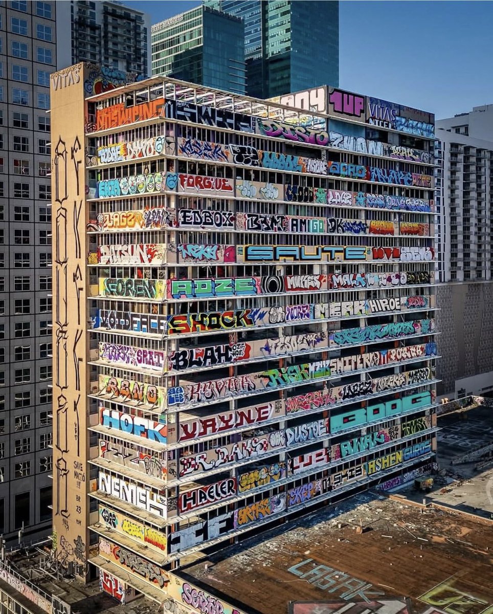 unfoundhouse's tweet photo. Abandoned Vitas building Miami… https://t.co/Q7U0iAVKtC