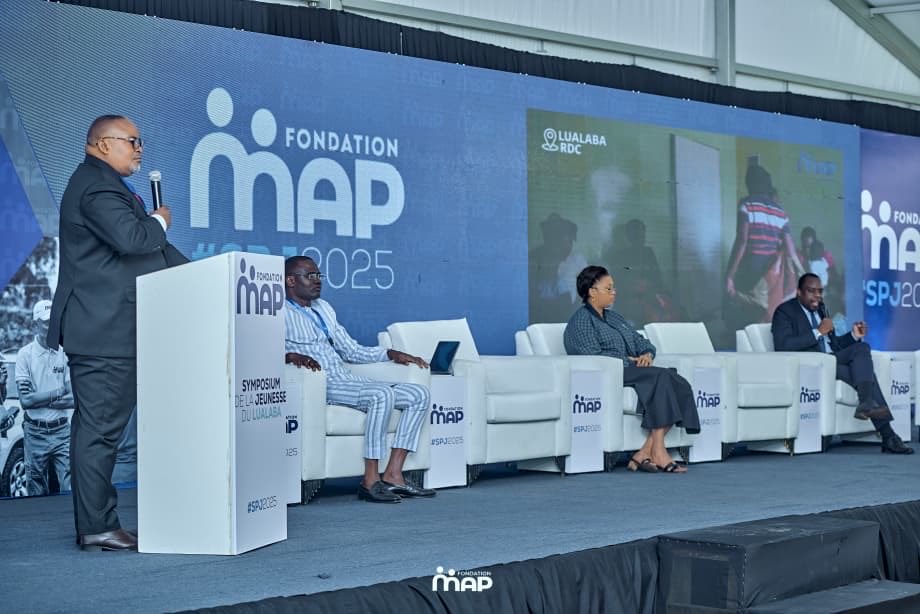 Michael Tshibwid tweet media