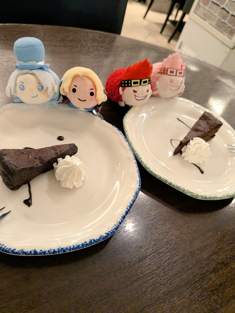 みあちゃ(<a href="/_2O5cm/">𝗠𝗶𝗮</a>)と初めましてしてきた♡✨
グルメ缶バ交換できたのほんとに嬉しかったしいっぱい話せて楽しかった♡
また夏会おーね️🩵️🩵