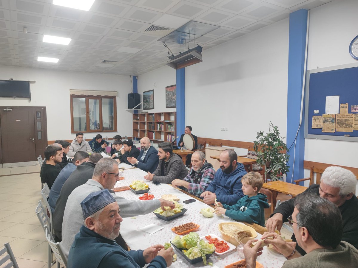 Erzurumlu hemşehrilerimizin gençlerimizle bir araya gelerek milli ve manevi değerlerimizi yaşatma iradesiyle düzenlediği bu anlamlı programa, Milliyetçi Hareket Partisi Meclis Üyesi olarak davet edilmekten onur duydum.
Liderimiz Sayın Devlet Bahçeli’nin işaret ettiği şuurlu,
