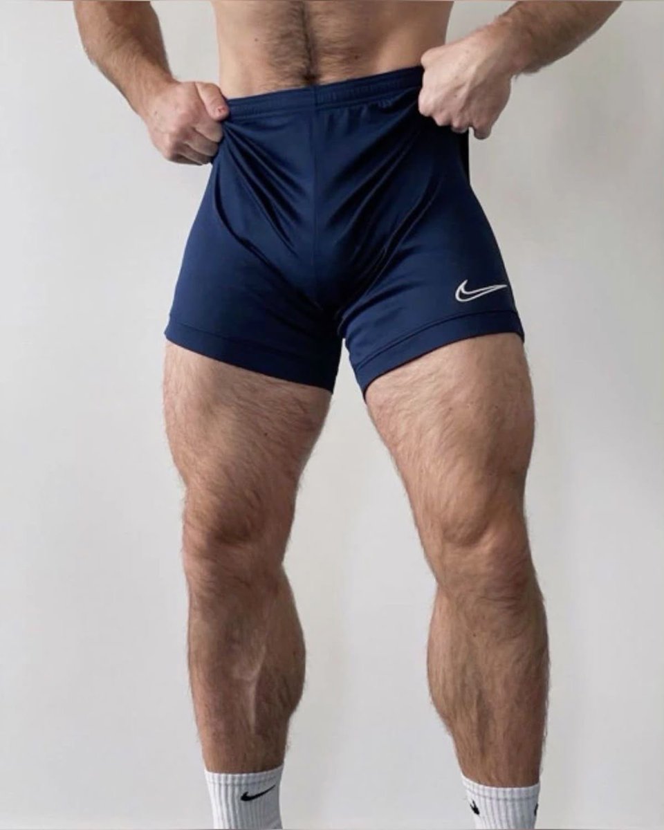 frozen_b0y's tweet image. coxas grossas são os atributos mais deliciosos e perigosos que um homem pode ter…