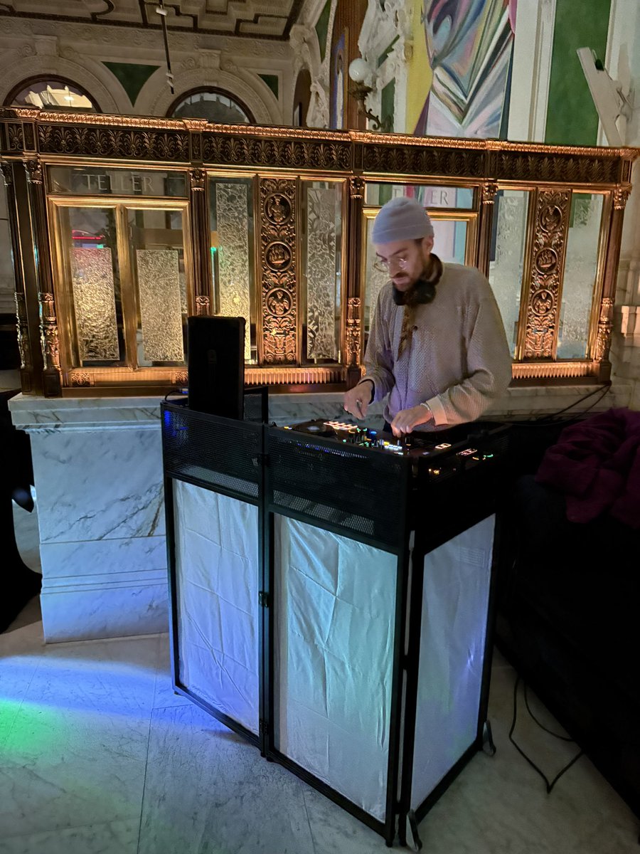 Liathetrader's tweet photo. Longevity party last night with @SFSocialClubs hosted by @BenHolfeld 
Amazing space in an old bank, truly chic and up my alley! https://t.co/GInuQAM566
