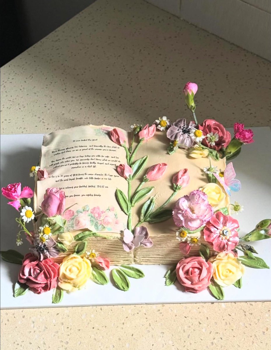 maryaura_'s tweet image. ليست مجرد كيكة 💕
تُحفة فنية🌿🌿