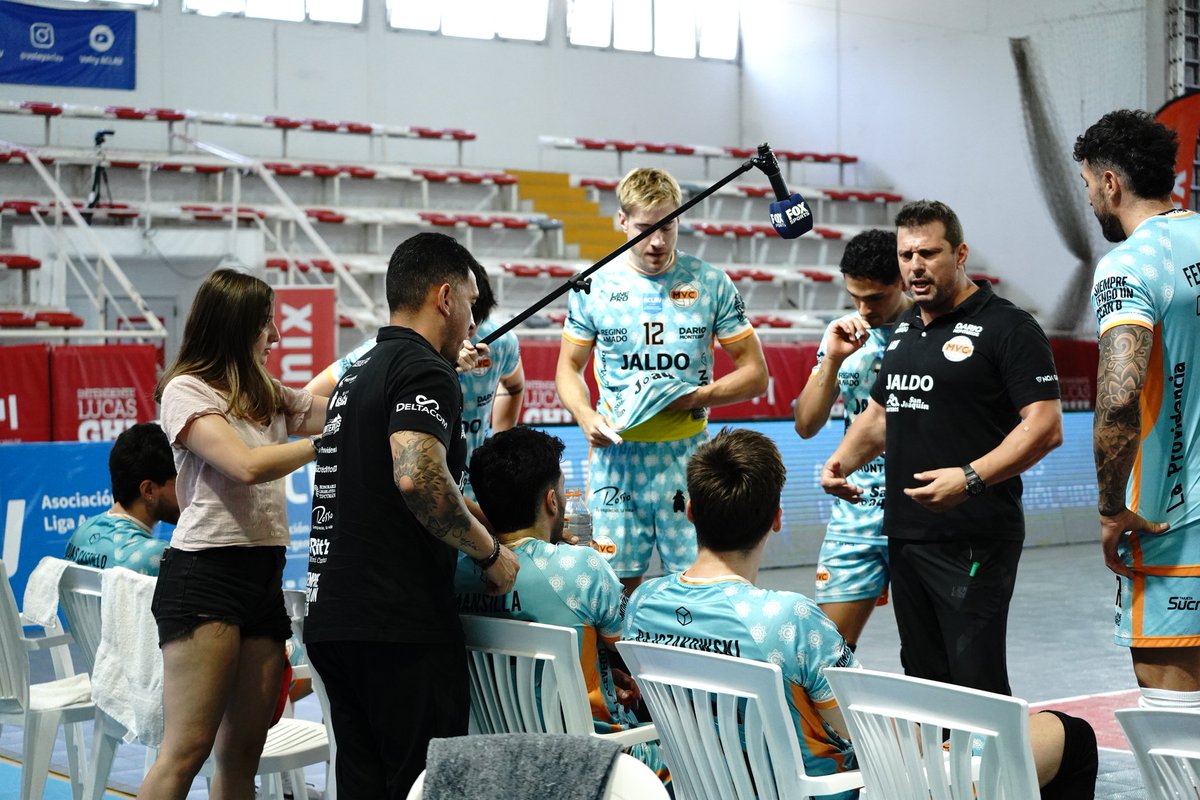 #LVA Final del 2° Set. 

Tour 4 - Fecha 12

Monteros Vóley 25 (1) - Tucumán de Gimnasia 22 (1)

En vivo:  youtube.com/live/IdO1yHI4E…

#OrgulloNaranja
#SomosMVC