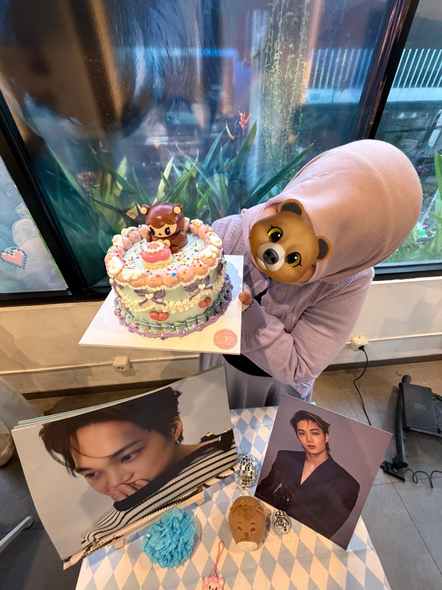 berrrymuch's tweet photo. — all the love gathered to celebrate our favorite boy’s birthday 🧸 

#HappyKAIday #FallenKAIngel 

thank you so much @KAIngel114 🪽🤍 https://t.co/0s8o713p5e