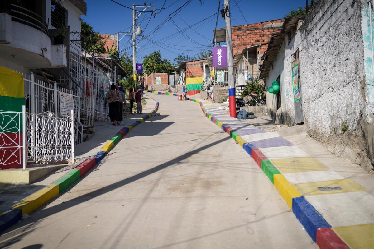 GobDeBolivar's tweet image. En Las Delicias dejamos el barro atrás 💪🛣️

La primera calle #COMPI del 2026 ya es realidad en el barrio 9 de Abril de Cartagena: 90 metros de pavimento, andenes y bordillos que hoy se traducen en seguridad, movilidad y calidad de vida para todos los habitantes de este sector.