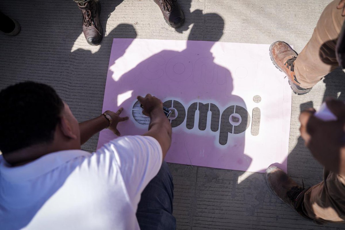 GobDeBolivar's tweet image. En Las Delicias dejamos el barro atrás 💪🛣️

La primera calle #COMPI del 2026 ya es realidad en el barrio 9 de Abril de Cartagena: 90 metros de pavimento, andenes y bordillos que hoy se traducen en seguridad, movilidad y calidad de vida para todos los habitantes de este sector.