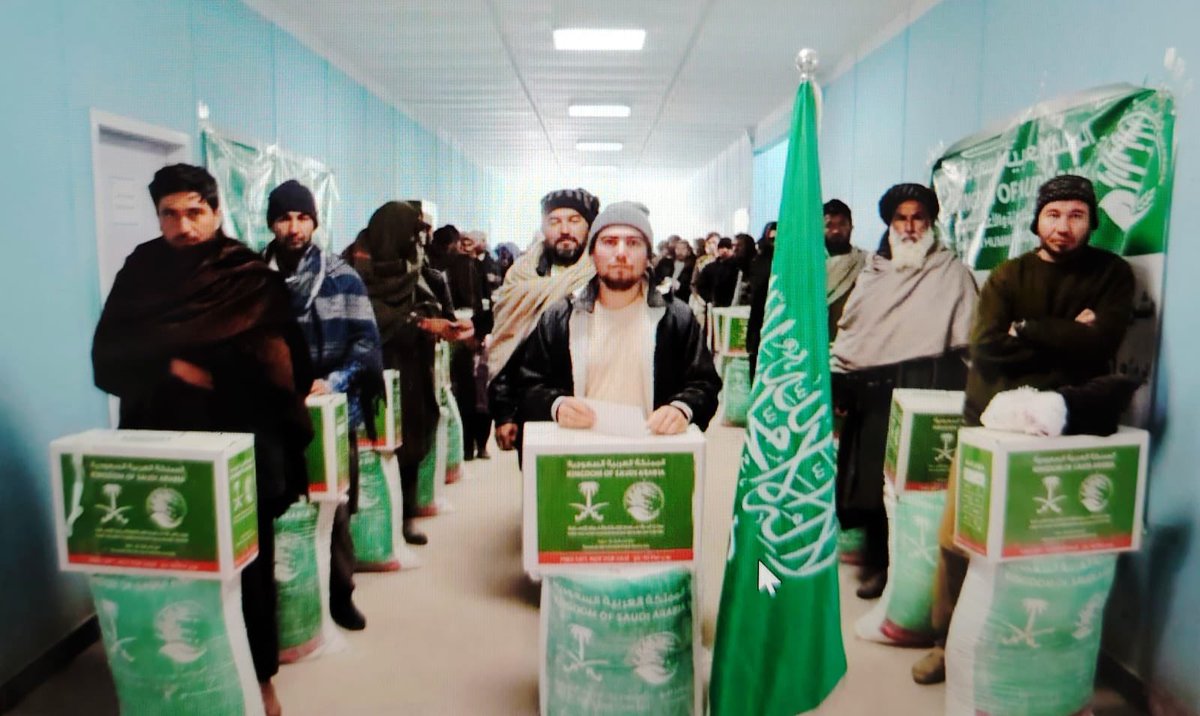 KSAembassyAFG's tweet photo. قام مركزالملك سلمان للإغاثةوالاعمال الإنسانيةبالتعاون مع مؤسسةالتوحيدبتوزيع عدد481سلةغذائيةبمدينةميمنه ولايةفارياب بتاربخ 15يناير2026م وتوزيع عدد459سلةغذائيةبمديريةبشتون كوت ولايةفارياب يومي16و17يناير 2026م وياتي ذلك ضمن مشروع الامن الغذائي والطوارئ في أفغانستان للعام 2025-2026م. https://t.co/4hzkKqHbYk