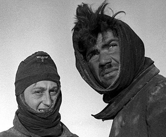 Только бы рыжий гопник не передумал и на половине пути не отменил тарифы для европейских куколдов. Какой визг стоит на европейских болотах, аж не до Украины стало, когда им яйки их гейропейские прищемили 😂

Немецкие военные срочно покинули Гренландию без объяснений.