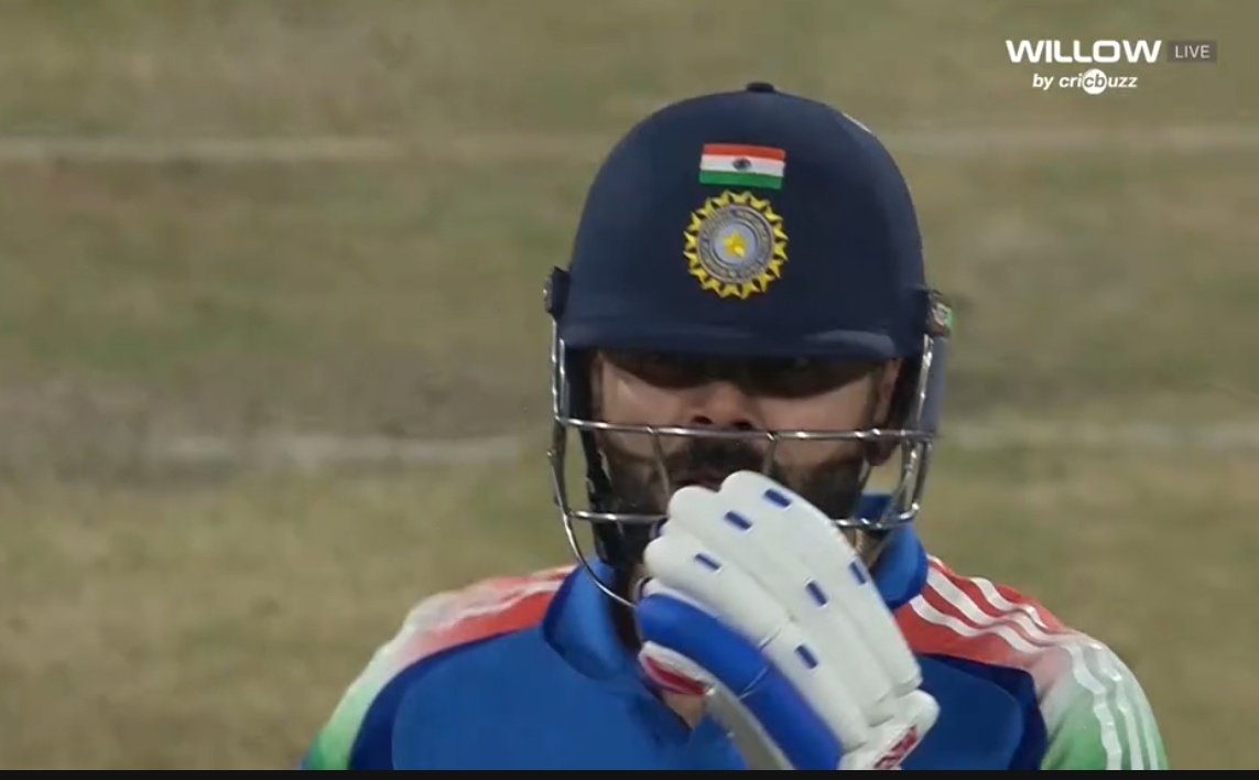 "Now ask him about his commitment for the next World Cup"

- Ravi Shastri is bashing someone 😭🔥