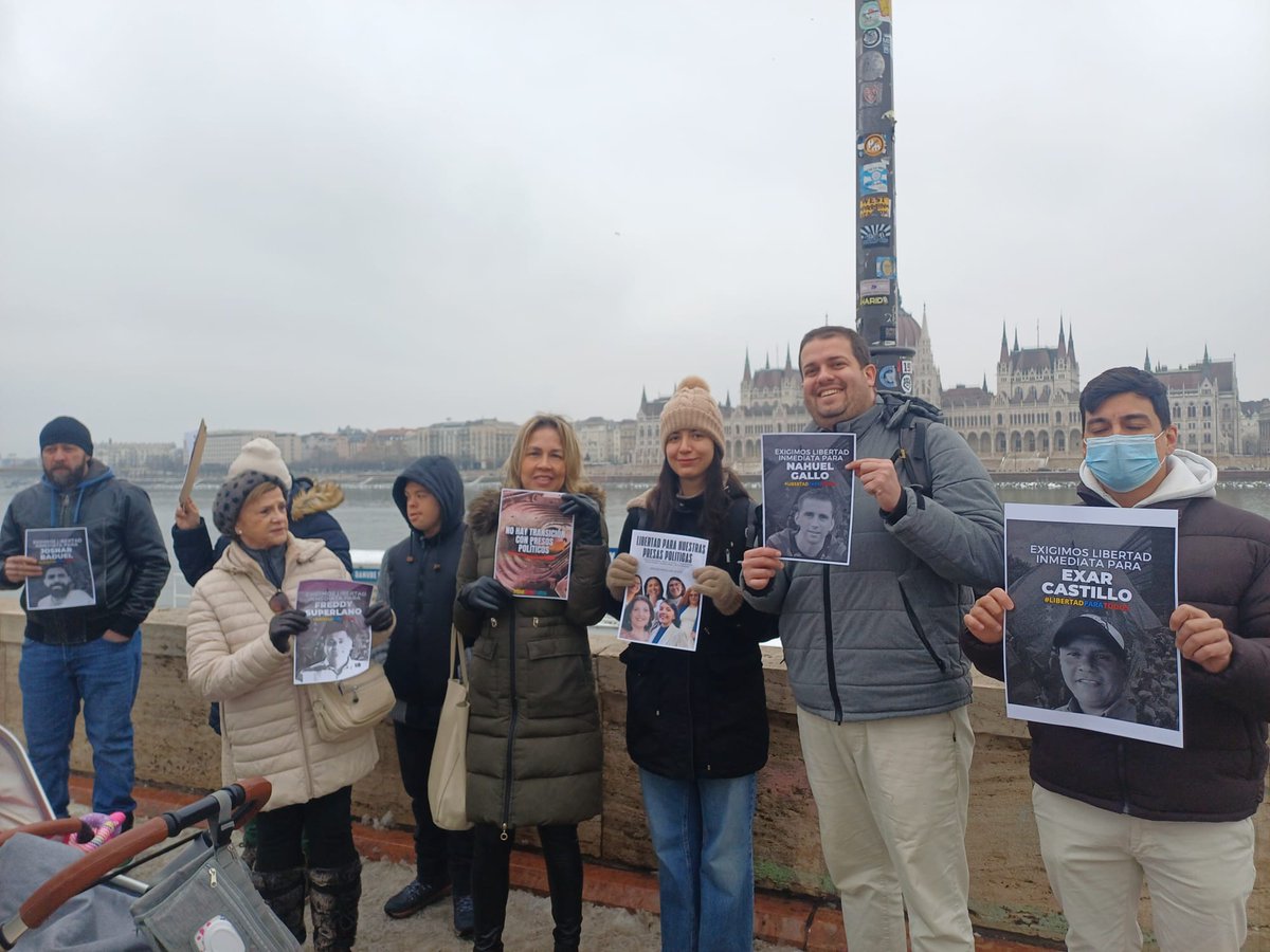 LaCausaRVe's tweet photo. Que cada inocente sea liberado, que cada hombre y mujer tras las rejas vuelva a ser libre, #QueSeanTodos

Budapest, Hungria 🇭🇺

@MundoConVzla https://t.co/GbEQYL3frR