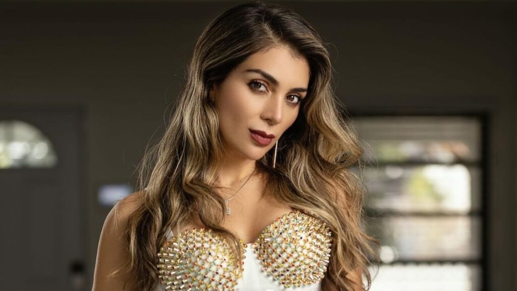 larisadelrey75's tweet image. ¿Alguien quiere hablar de está loca? Me encanta Marilyn, siento que en cualquier momento va a incendiar la casa y mat4r a un participante.
#LaCasaDeLosFamosososCol3 
#LaCasaDeLosFamososColombia