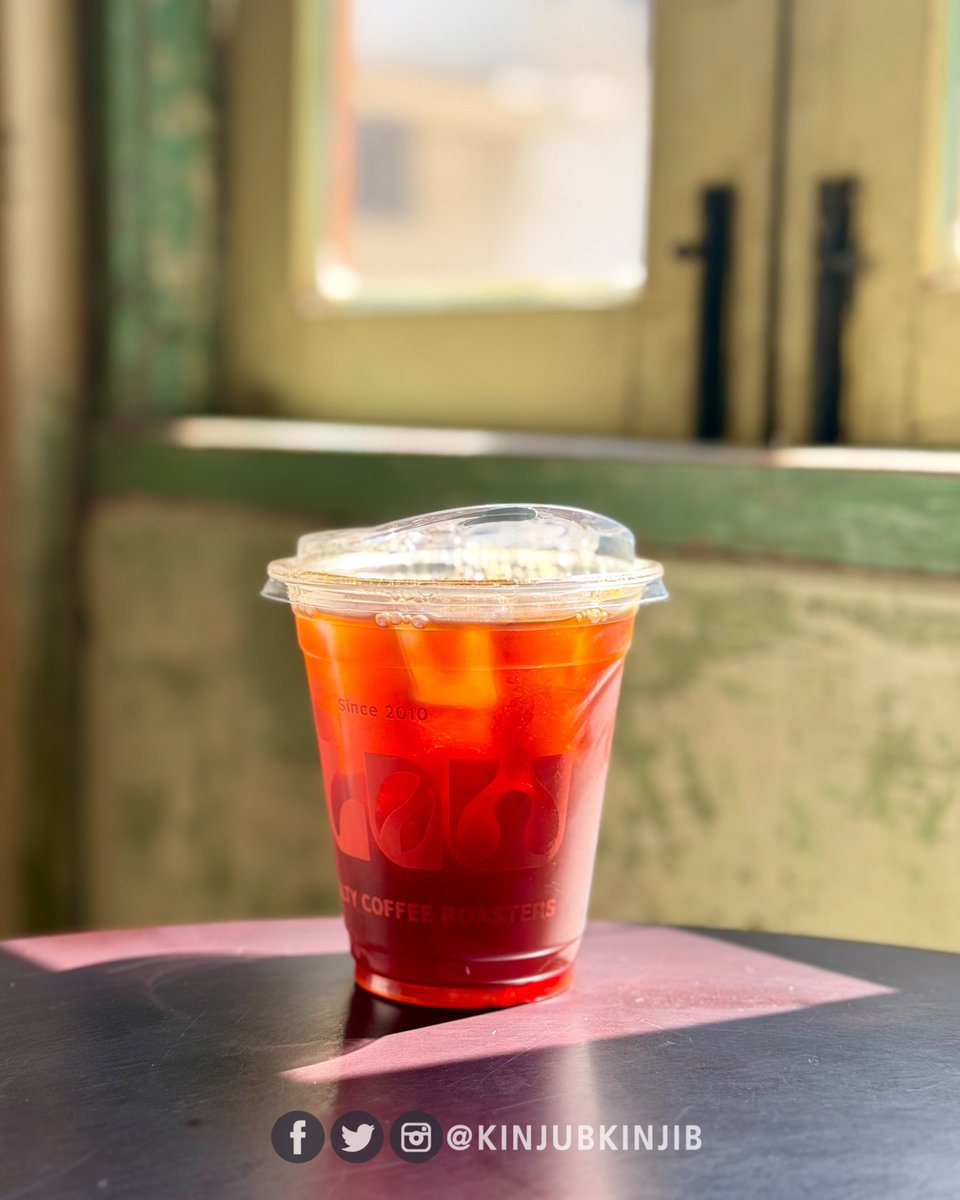 🌟Flow Coffee Roasters สาขาสุรวงศ์ สาขานี้อยู่ในบ้านไม้เก่าสุดวินเทจอายุร้อยกว่าปีที่ถูกรีโนเวทให้ดูคลาสสิคมากยิ่งขึ้น 

☕️ส่วนเครื่องดื่มที่นี้มีทั้ง Coffee &amp; Non Coffee และพวกเบเกอรี่โฮมเมด กาแฟมีให้เลือกหลายตัว เราลองเป็นดริปเย็นเมล็ดนอกและมอคค่าร้อน ออกมาดีงามทั้งคู่