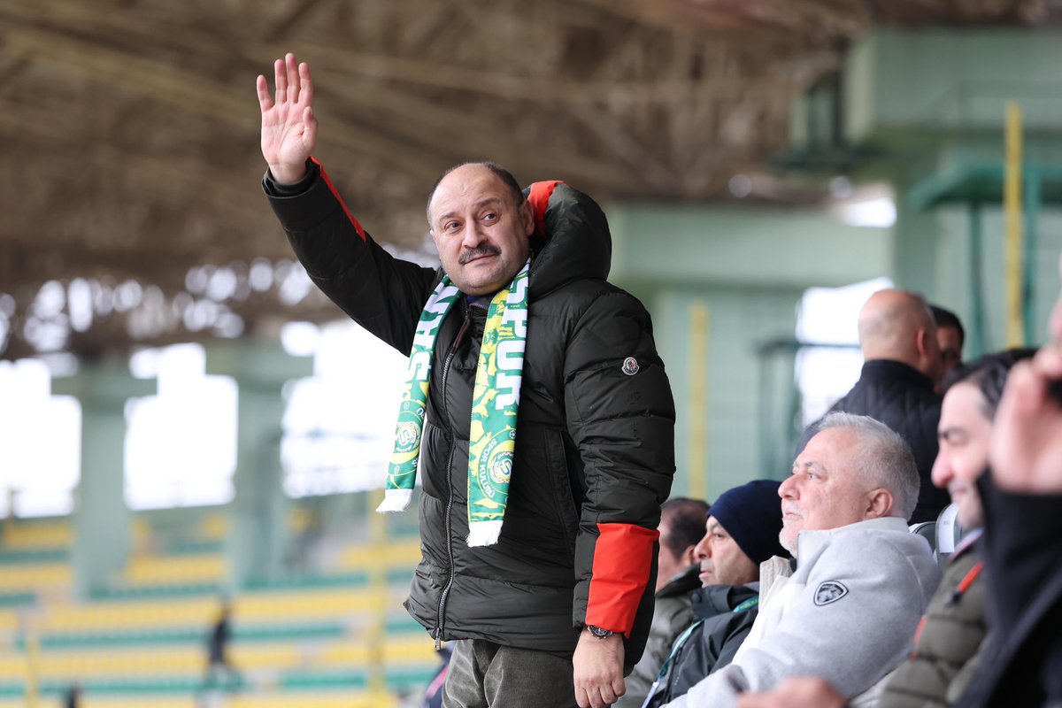 Şanlıurfaspor Seninle Gurur Duyuyor. Her zaman maddi Manevi Şanlıurfaspor'un yanında Olan Adama Mehmet Kasım Gülpınar denir.
#mehmetkasımgülpınar