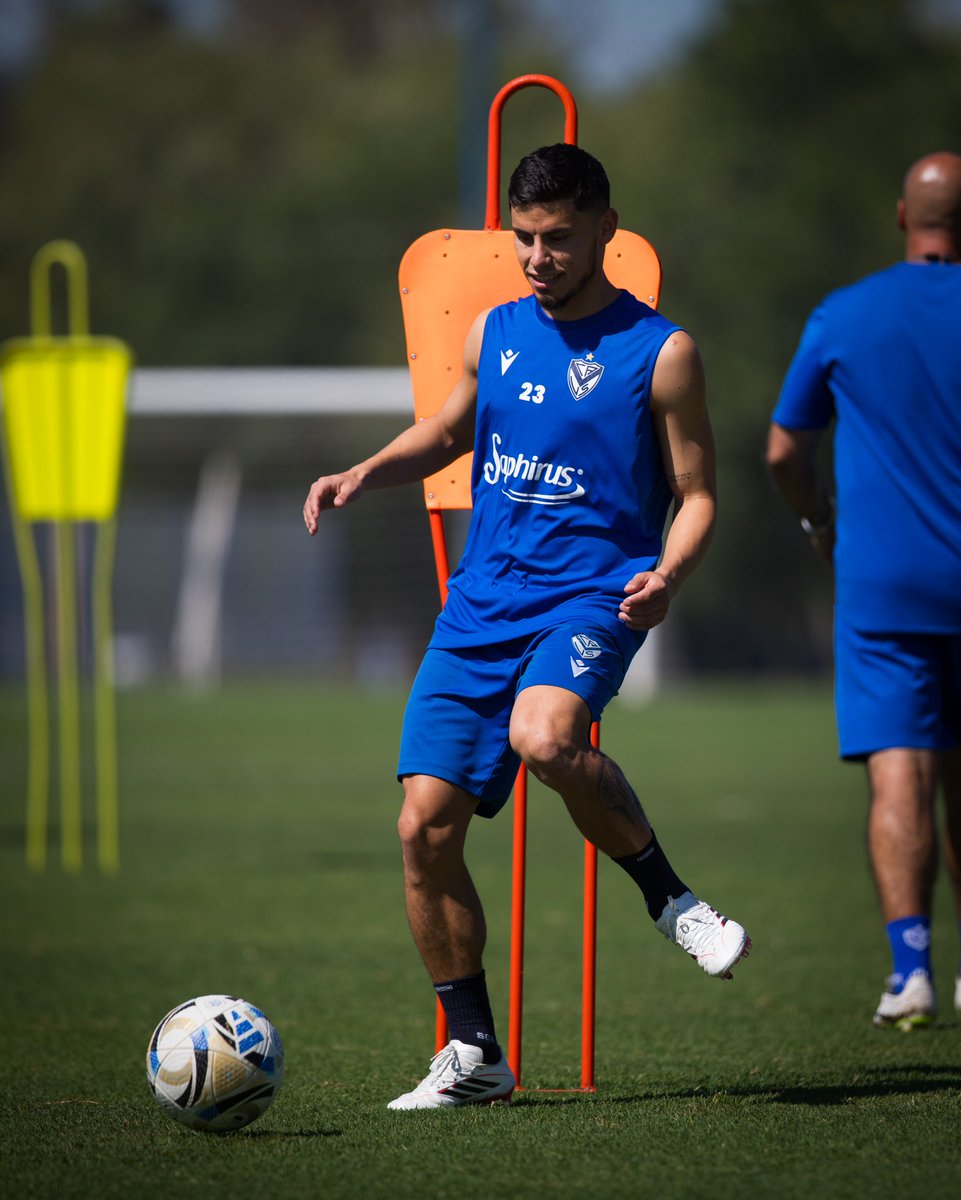 Velez's tweet image. 2016 🆚️ 2026 Del debut a la vuelta 💙

Nos subimos al trend 😉